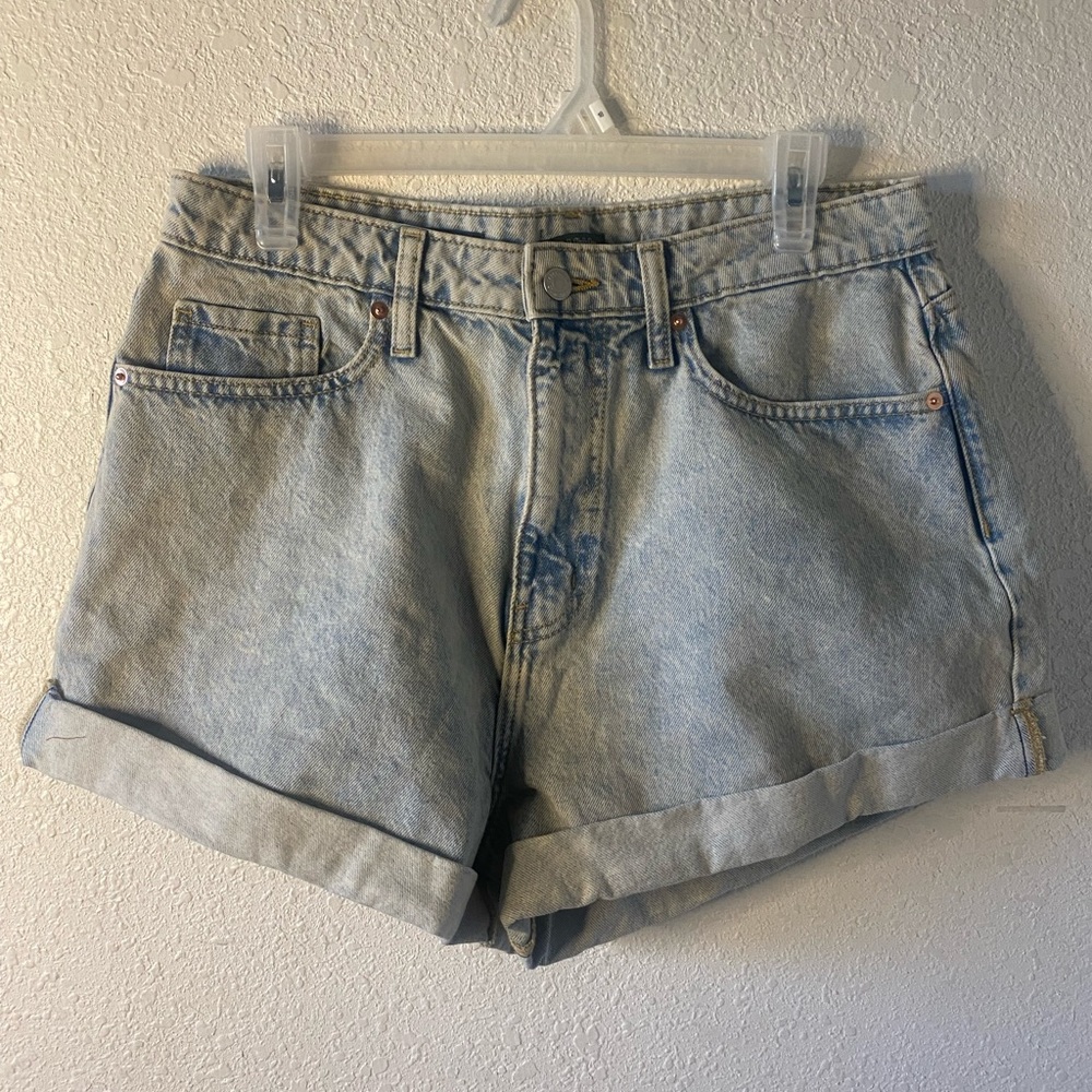High Wasted Light Wash Shorts